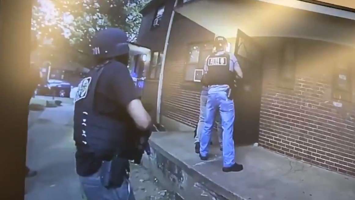 Tennessee Cops Raid Wrong Home Point Guns At Naked Woman While Looking