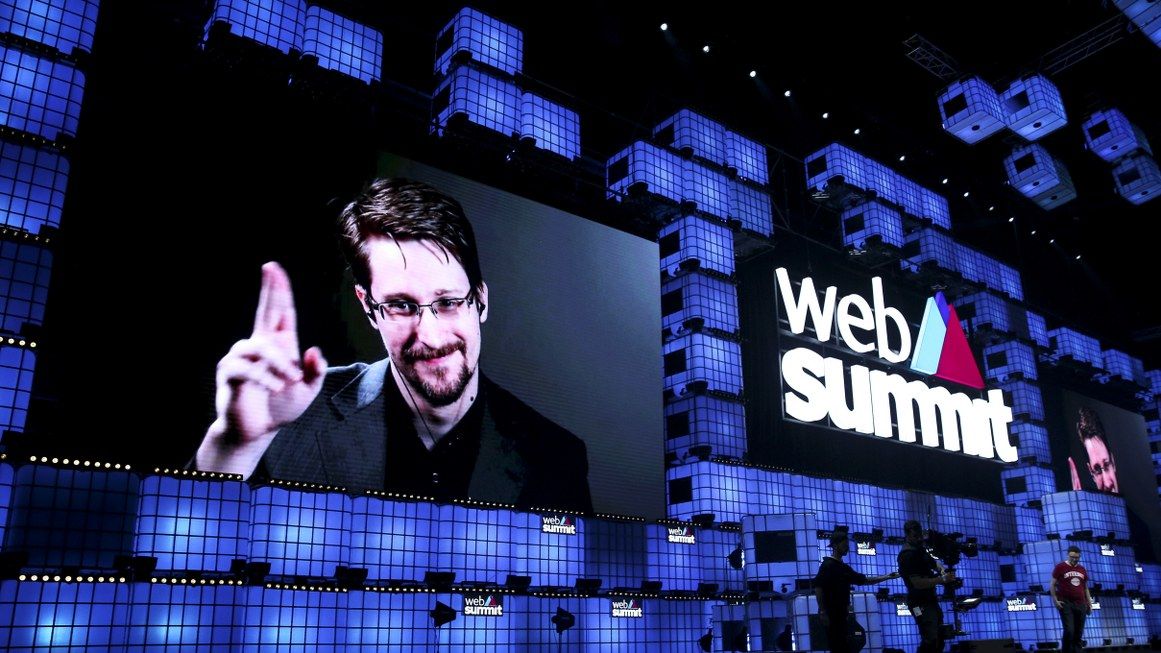 Trump Hints At Pardoning Edward Snowden. His Supporters welcome The Idea 2