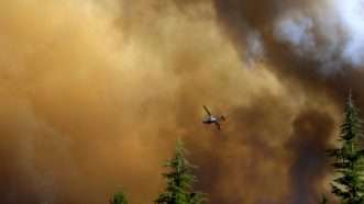 dreamstime_xl_46656528 | Photo <a href="https://www.dreamstime.com/stock-photo-airplane-fighting-fire-bass-lake-california-wildfire-smoke-over-image46656528">46656528</a> © <a href="https://www.dreamstime.com/clsinbasslake_info">Clsinbasslake</a> - <a href="https://www.dreamstime.com/">Dreamstime.com</a>