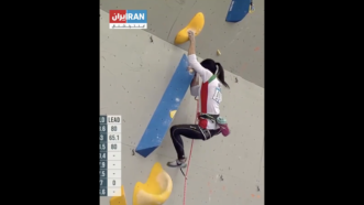 Elnaz Rekabi climbing | screenshot of climbing video via @IranIntl_En/Twitter
