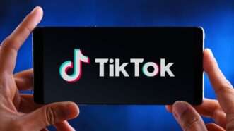Tik Tok logo | Monticelllo / Dreamstime.com