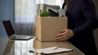 Person moving to a different office | Motortion / Dreamstime.com