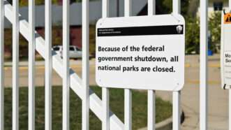 A sign on a gate that says "Because of the federal government shutdown, all national parks are closed." | Bethel7019 | Dreamstime.com