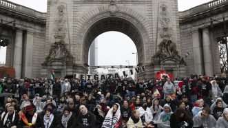 Manhattan Bridge protesters | Gina M Randazzo/ZUMAPRESS/Newscom