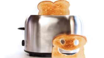 Toaster with toast and a smiley face | ID 7838804 © Sandra Cunningham | Dreamstime.com