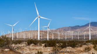 Wind turbines in a field in front of a mountain | ID 127556267 © K Pegg | Dreamstime.com