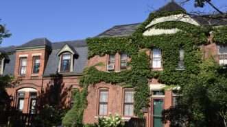 Dutch Colonial row houses in Chicago. | Jim Roberts | Dreamstime.com