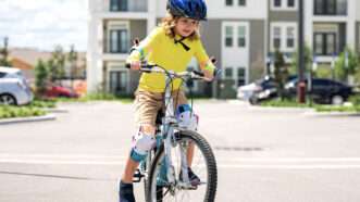 Kid biking | Kids Bicycling © Volodymyr Tverdokhlib | Dreamstime.com