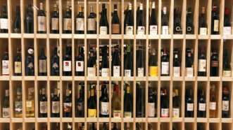 Wine bottles on a store shelf. | ID 47456528 ©  Cebas1 | Dreamstime.com