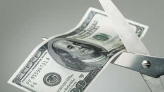 Someone cuts a 0 bill with scissors | ID <a href="https://www.dreamstime.com/stock-images-scissors-cutting-dollar-bill-half-image25167584">25167584</a> ©  <a href="https://www.dreamstime.com/pogonici_info">Pogonici</a> | <a href="https://www.dreamstime.com/">Dreamstime.com</a>