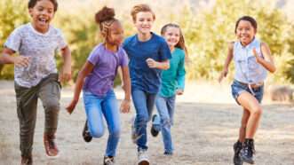 Children running with friends | ID 196336200 ©  Monkey Business Images | Dreamstime.com