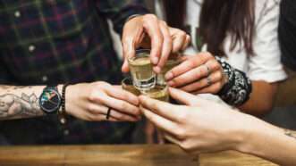 Friends with shots | Zahard/Newscom
