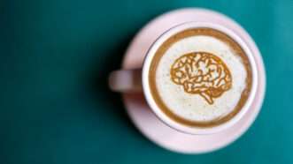 A cup of coffee with latte art depicting a brain | Illustration: Joanna Andreasson Source images: iStock