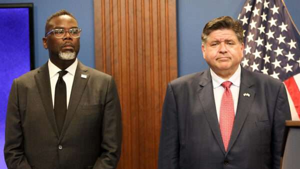 Brandon Johnson and JB Pritzker | Photo: Chicago Mayor Brandon Johnson and Illinois Governor J.B. Pritzker; Alexandra Buxbaum/Sipa/Alamy