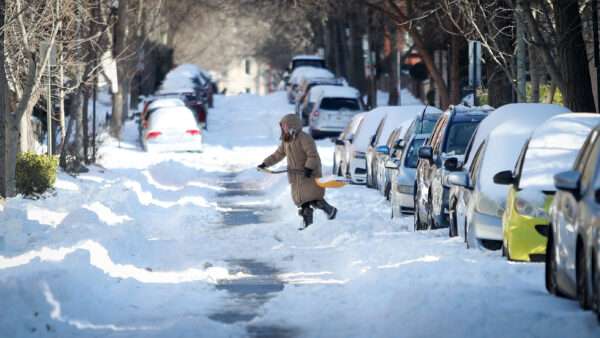 Photo of a snow-covered DC street | Photo: Gent Shkullaku/ZUMAPRESS/Newscom (edited)