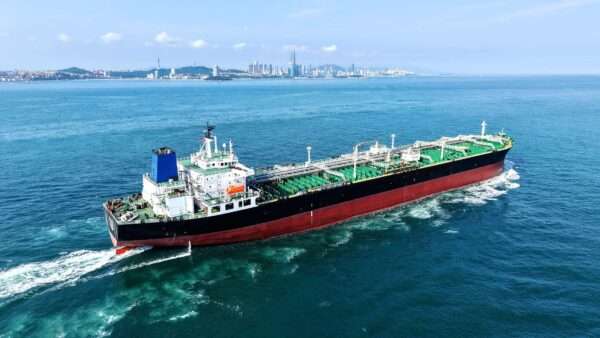 An oil tanker in China's Jiaozhou Bay |  Imagine China/Newscom