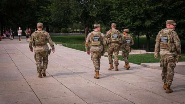 National Guard troops | Photo, left: Frédéric Marie/Alamy