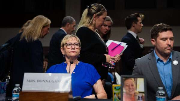Donna Ganger testifying in a Senate committee | Photo: Tom Williams/CQ Roll Call/Newscom