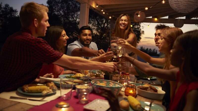 dinnerparty_1161x653