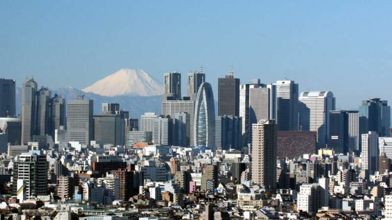 https://en.wikipedia.org/wiki/Tokyo#/media/File:Skyscrapers_of_Shinjuku_2009_January.jpg