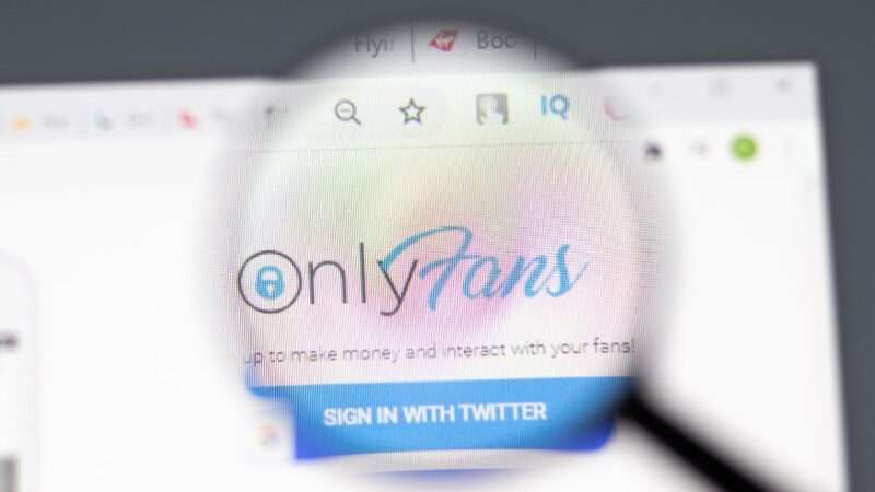 OnlyFans logo | Transversospinales / Dreamstime.com