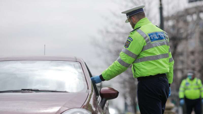 Police pulling a car over. | Photo 176879558 © Cateyeperspective | Dreamstime.com