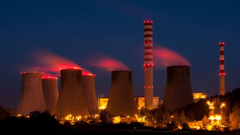 Nuclear power plants at night | Photo 26593938 © Kalman89 | Dreamstime.com