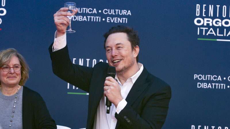 Elon Musk raises a glass | Stefano Carofei / Avalon/Newscom