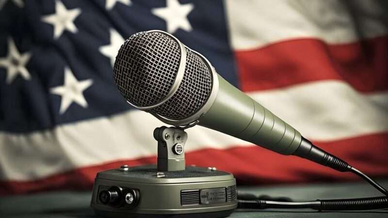 Microphone in front of American flag | fszalai/Pixabay