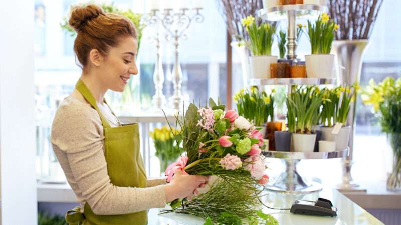 A florist | Photo 76137390 © Syda Productions | Dreamstime.com