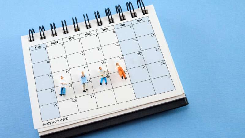 A monthly calendar with figurines of professionals across four dates. | Vetre Antanaviciute-meskauskiene | Dreamstime.com 