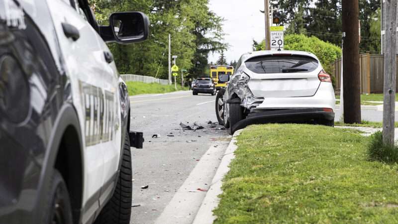 Car crashed in a school zone in front of sheriffs car | ID 146587716 © Mathayward | Dreamstime.com