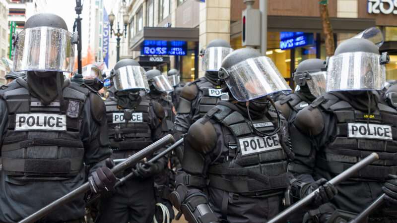 Portland police officers in riot control gear | Jpldesigns | Dreamstime.com