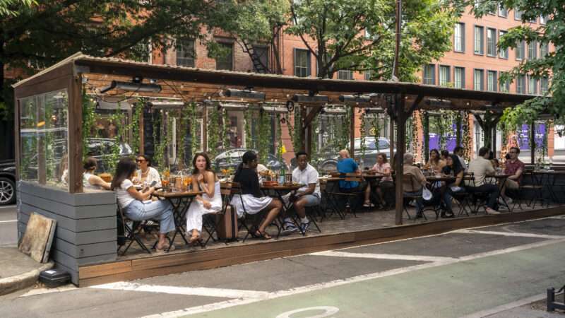 Outdoor dining shed in New York City | Richard B. Levine/Newscom