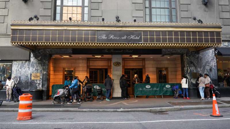 People stand outside a building in the inner city | © Zhukovsky/Dreamstime.com