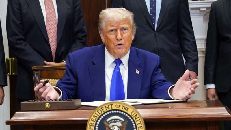 President Donald Trump is seen in the Roosevelt Room of the White House | Chris Kleponis - Pool via CNP/picture alliance / Consolidated News