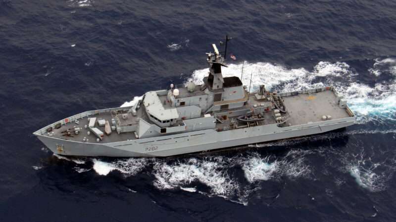 British Royal Navy ship HMS Severn (P282) steams into position for a precision maneuvering exercise with ships from other participating navies during the Tradewinds exercise in the Caribbean Sea. 19 June 2015. | U.S. Navy photo courtesy of the Mexican Navy