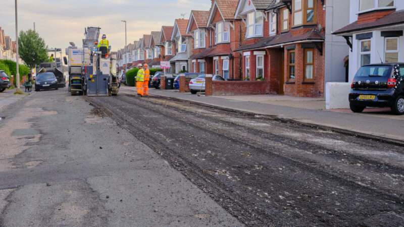 Eastbourne, U.K.—July 11, 2022: Road resurfacing repairs in a residential area | ID 282539709 © Nigel Wiggins | Dreamstime.com