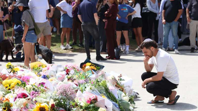 Mourners at Bondi Beach shooting memorial | Marcin Cholewinski/ZUMAPRESS/Newscom