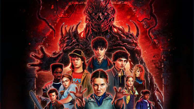 Promotional image from Stranger Things showing the cast in the foreground | Photo: <em>Stranger Things</em>/Netflix