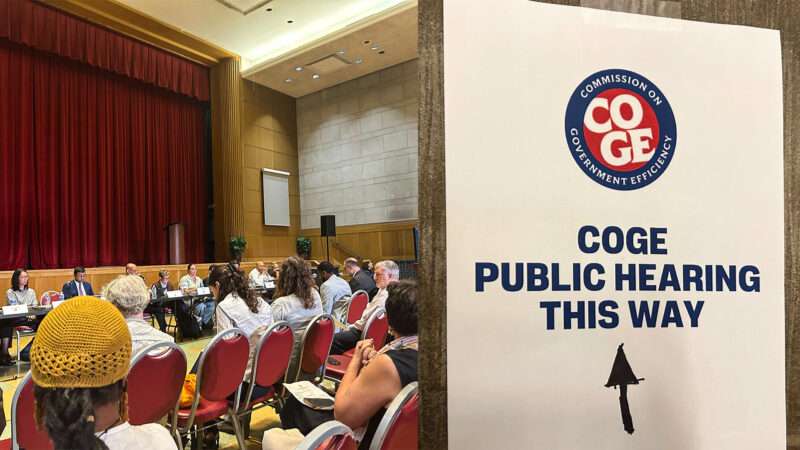 COGE meeting on the left, a sign pointing toward the COGE Public Hearing on the right | Meagan O'Rourke/Reason