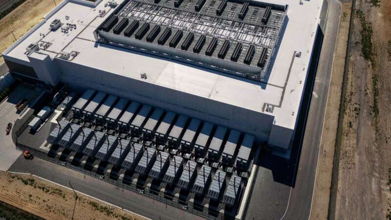 Data center | M. Scott Brauer/ZUMAPRESS/Newscom