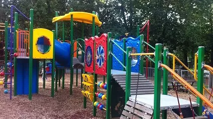 428px x 241px - Mom Jailed Because She Let Her 9-Year-Old Daughter Play in the Park  Unsupervised â€“ Reason.com