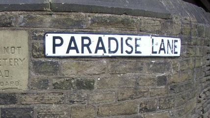 Large image on homepages | Sign at the end of Paradise Lane / Wikimedia Commons