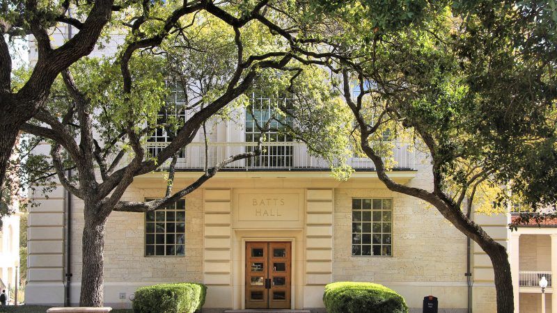 https://commons.wikimedia.org/wiki/Category:Campus_of_the_University_of_Texas_at_Austin#/media/File:Batts_hall_2014.jpg | Larry D. Moore