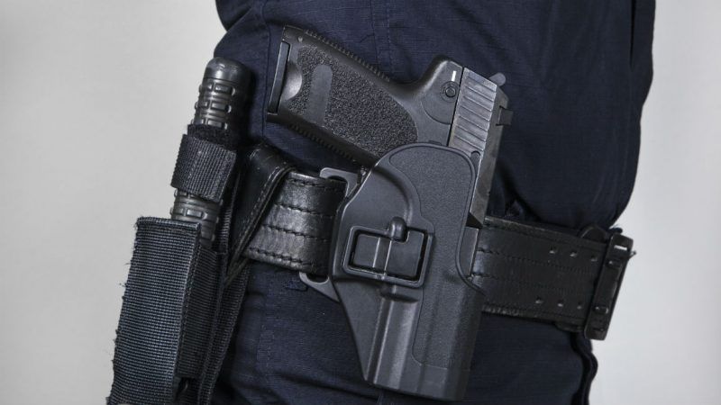 Police Gun Holster | Chatsimo/Dreamstime.com