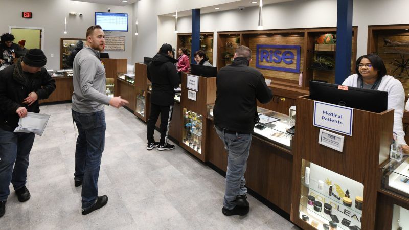 Illinois-marijuana-shop-1-1-20-Newscom