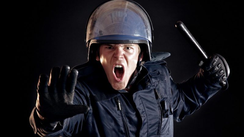 angrypolice_1161x653 | Ammentorp / Dreamstime.com