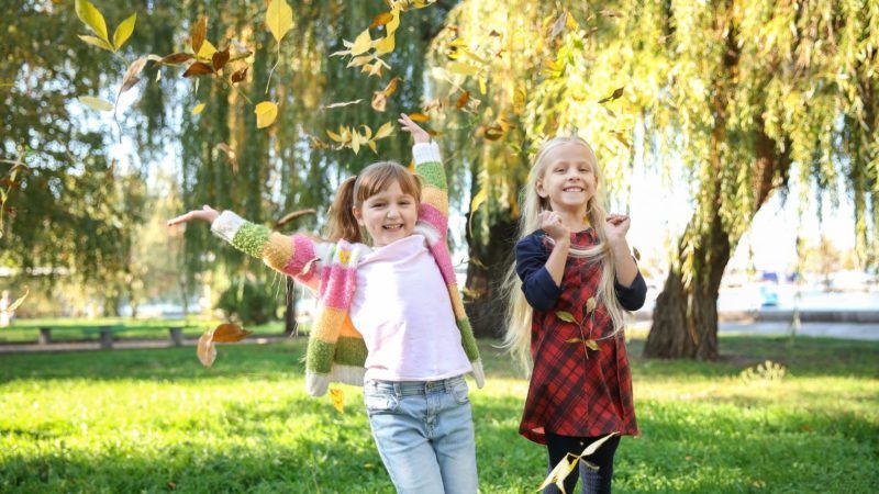 girlsplaying_1161x653 | Leonid Yastremskiy / Dreamstime.com