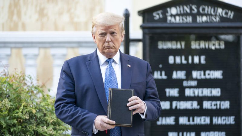 trump-bible | Shealah Craighead/White House/ZUMA Press/Newscom